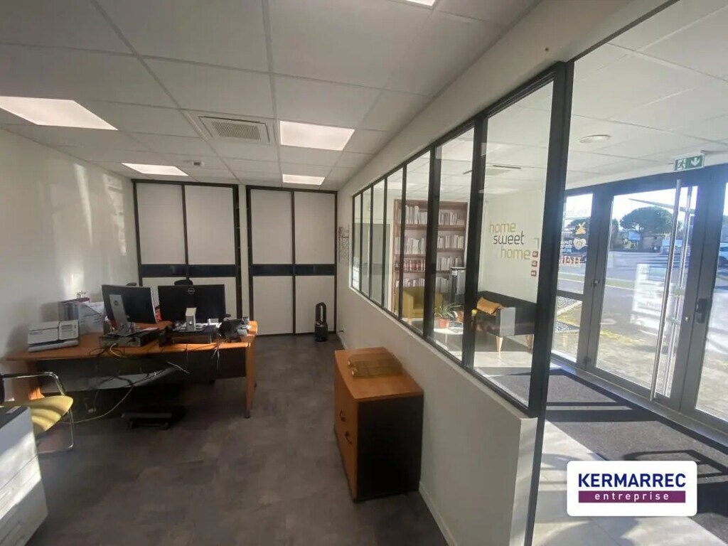 Location Bureaux 323 m² - Photo 1