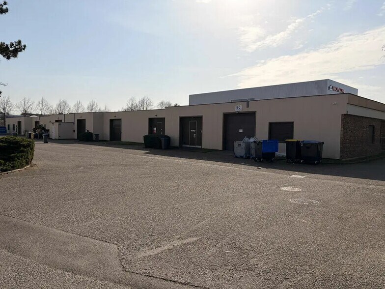 12 Rue Jean Monnet, Eckbolsheim to rent - Building Photo - Image 2 of 12