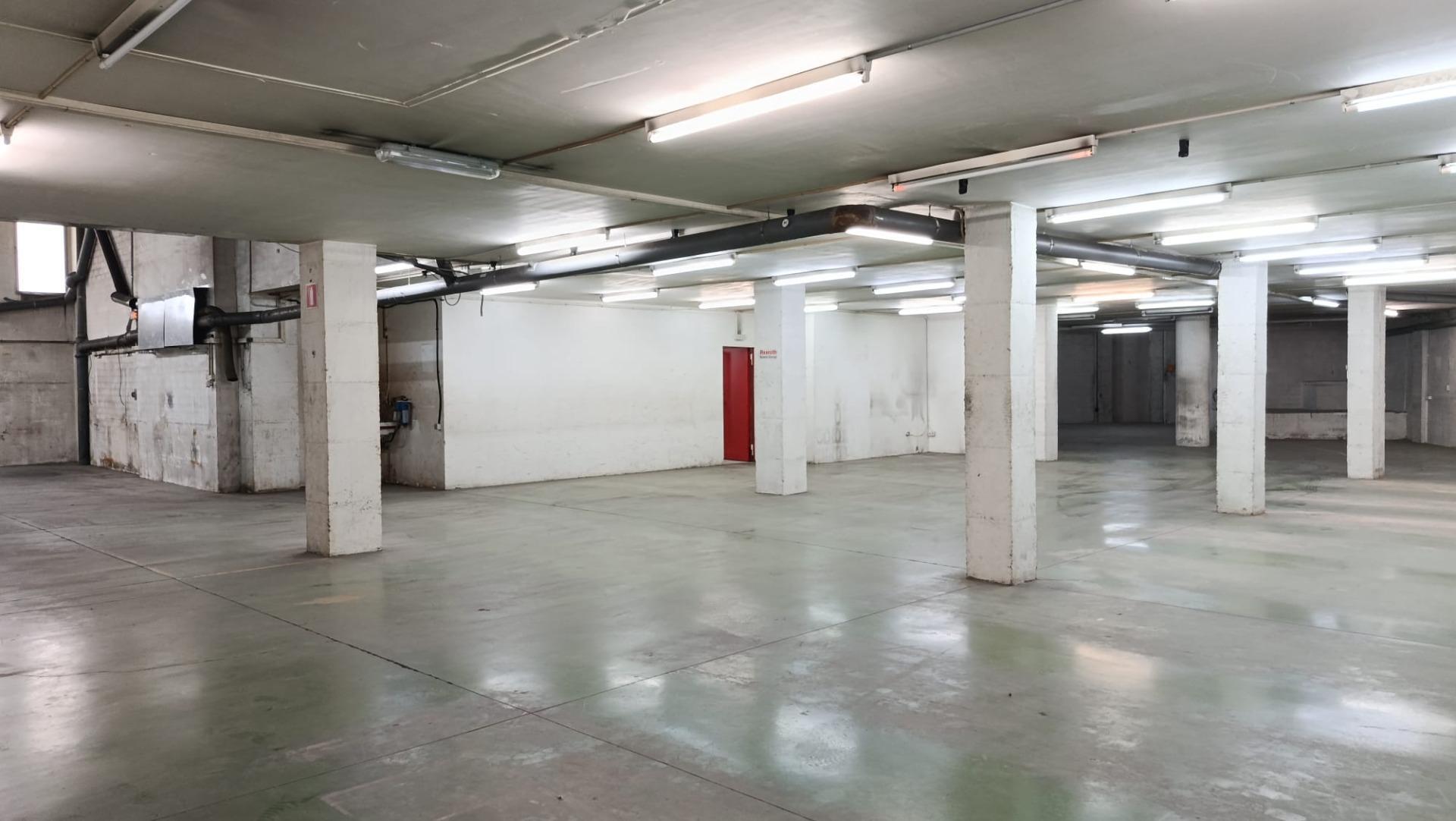 Retail in Manresa, Barcelona to rent Interior Photo- Image 1 of 13