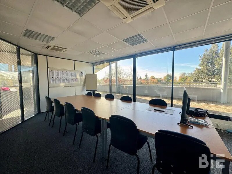Location Bureaux 185 m² - Photo 1