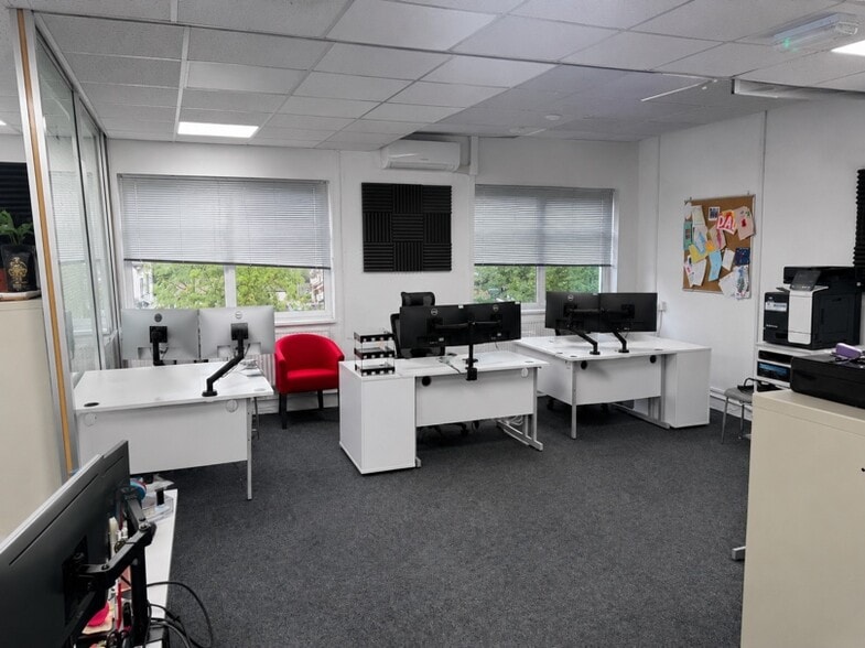 596-598 High Rd, Woodford Green for sale - Interior Photo - Image 3 of 17