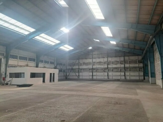 Vente Local d'activités 8 876 m²