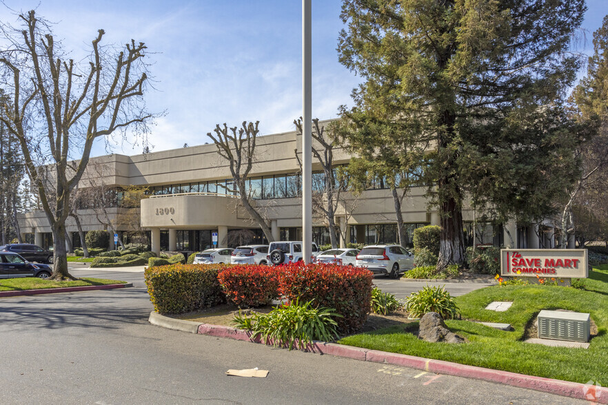 1800 Standiford Ave, Modesto, CA for sale - Primary Photo - Image 1 of 4