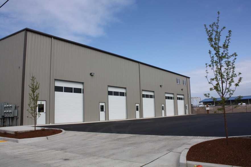 CRATER LAKE Hwy, Medford, OR for sale - Building Photo - Image 1 of 1