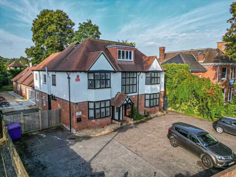 Student Accommodation Sale portfolio of 2 properties for sale on LoopNet.co.uk - Primary Photo - Image 1 of 2