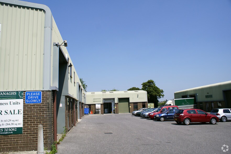 Edinburgh Way, Corsham to rent - Building Photo - Image 3 of 6