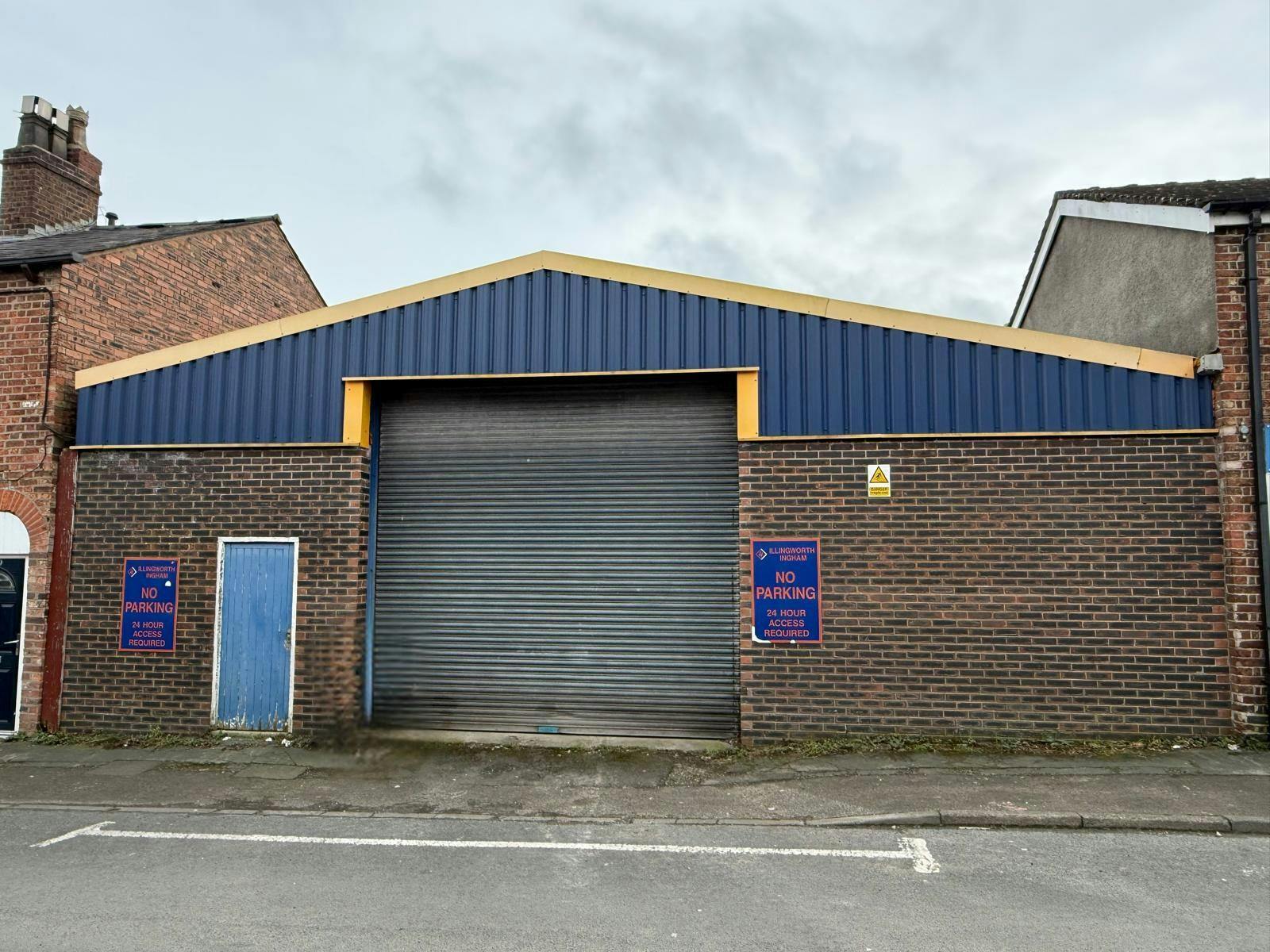 227 Crompton Rd, Macclesfield to rent Building Photo- Image 1 of 6