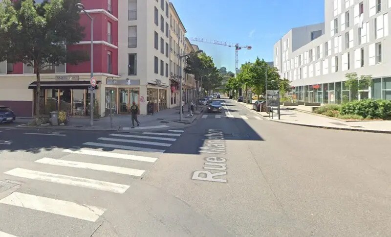 Retail in Lyon to rent Building Photo- Image 1 of 3