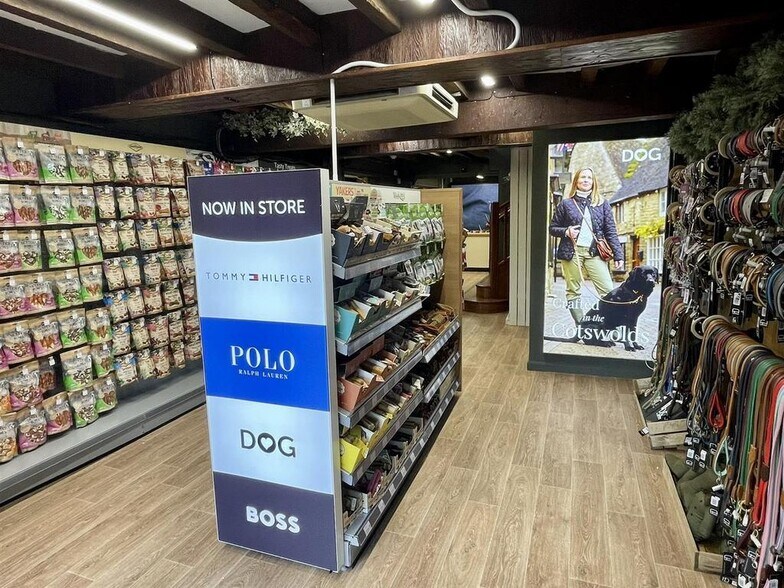 High St, Bourton On The Water for sale - Interior Photo - Image 2 of 6