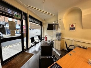 671 Finchley Rd, London to rent Interior Photo- Image 1 of 5