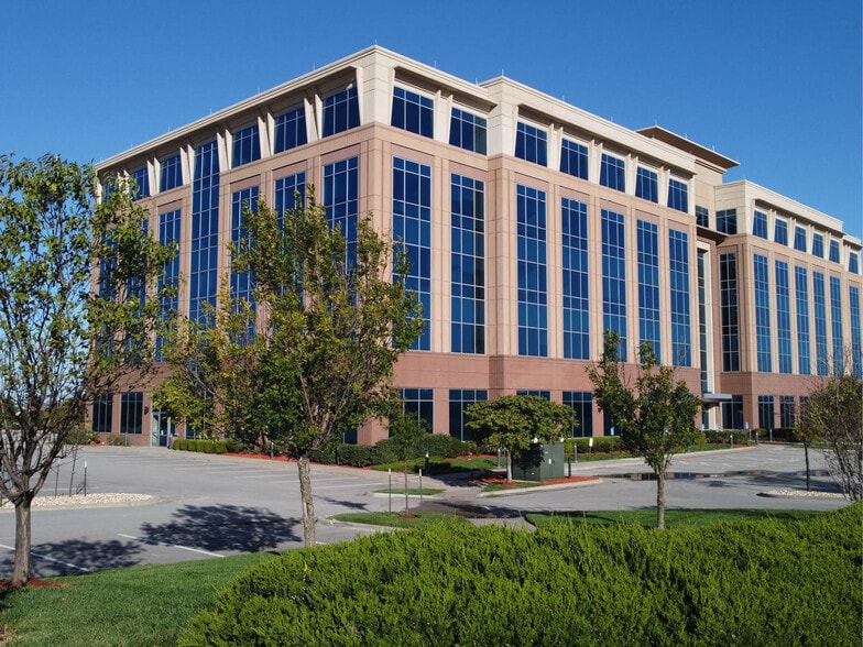 9351-9401 Renner Blvd, Lenexa, KS to rent - Building Photo - Image 1 of 33