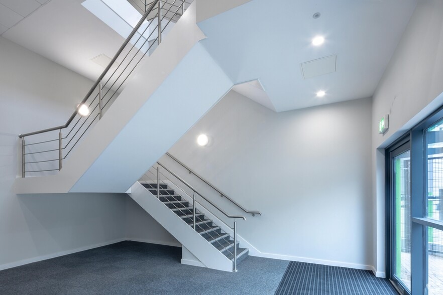 Magna Rd, Wigston to rent - Interior Photo - Image 2 of 15