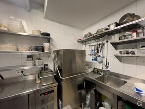 Retail in Madrid, Madrid to rent Interior Photo- Image 2 of 4