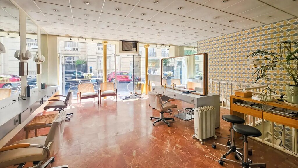 Location Commerce 112 m² - Photo 1