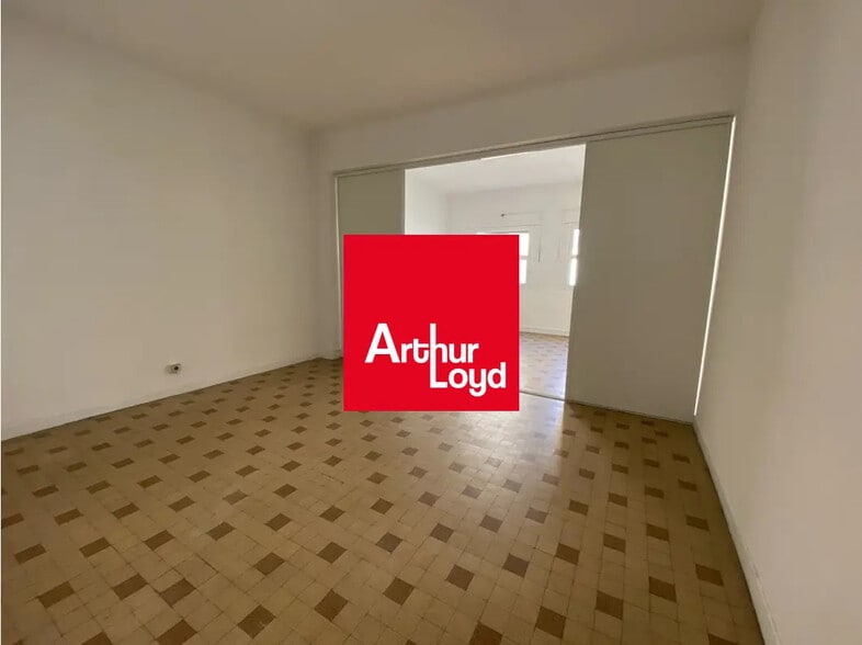 Office in Marseille for sale - Interior Photo - Image 1 of 5