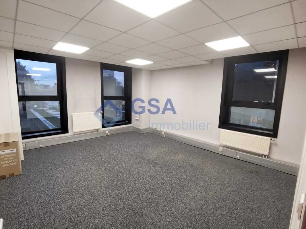 Office in Évry-Courcouronnes to rent Interior Photo- Image 1 of 7