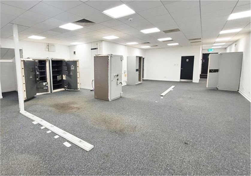 151 High St, Irvine for sale - Interior Photo - Image 2 of 9