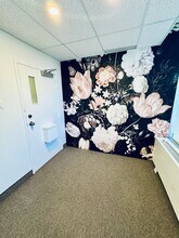 2-14 Boul Désaulniers, Saint-lambert, QC to rent Interior Photo- Image 1 of 4