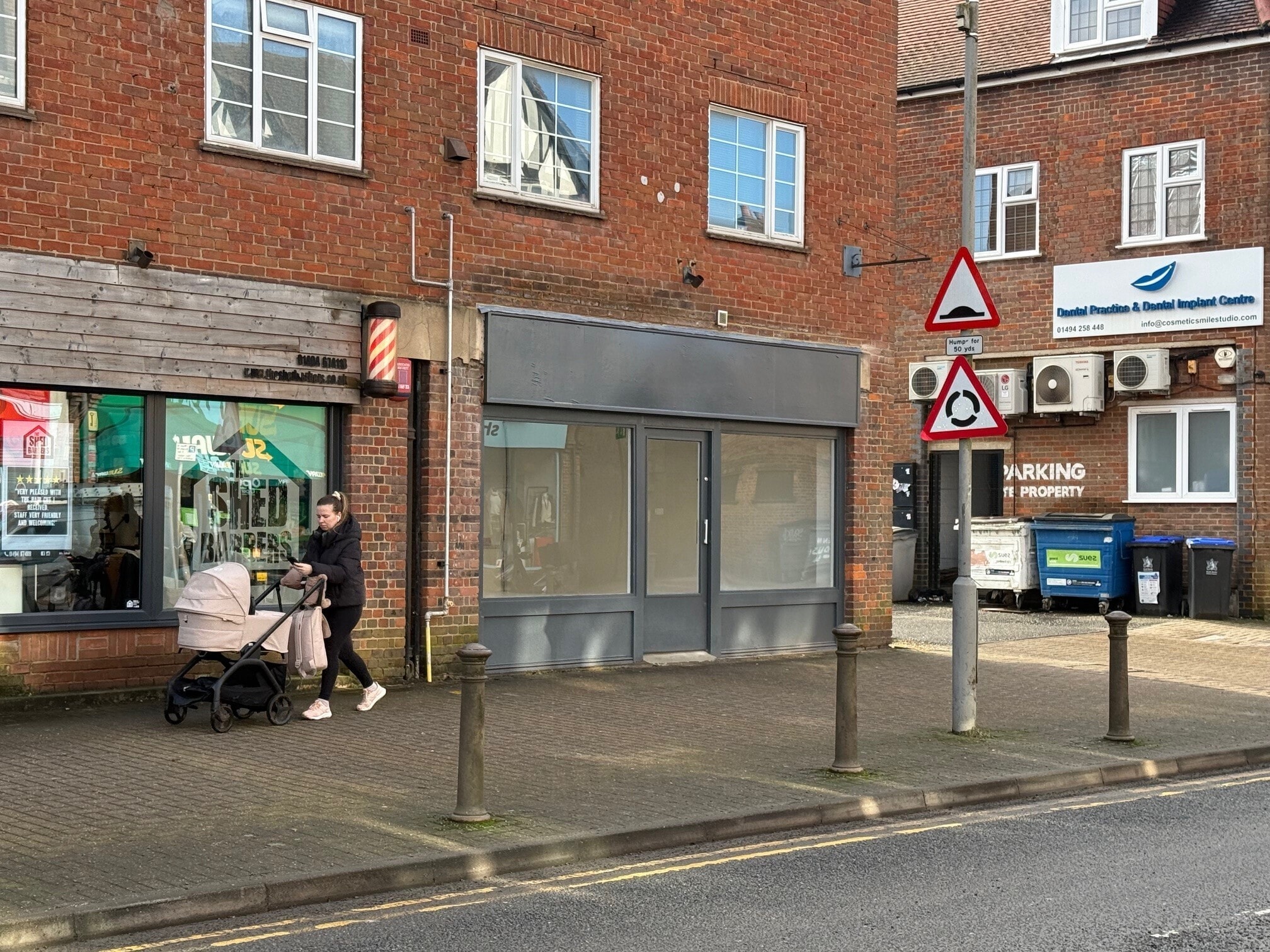 Maxwell Rd, Beaconsfield to rent Building Photo- Image 1 of 9