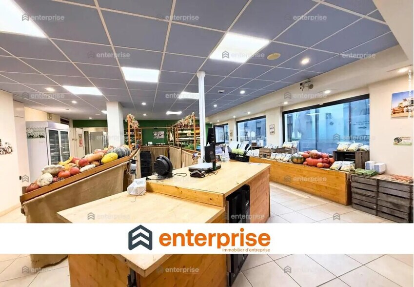 Retail in Compiègne for sale - Interior Photo - Image 1 of 6