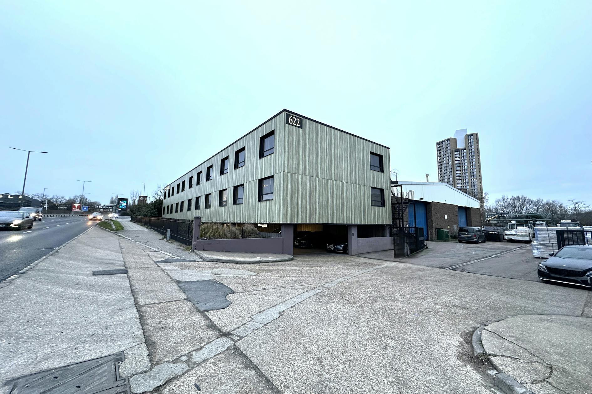 622 Western Ave, London to rent Building Photo- Image 1 of 8