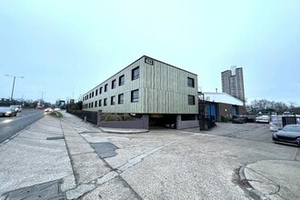 622 Western Ave, London to rent Building Photo- Image 1 of 8