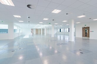 Central Blvd, Solihull to rent Interior Photo- Image 1 of 4