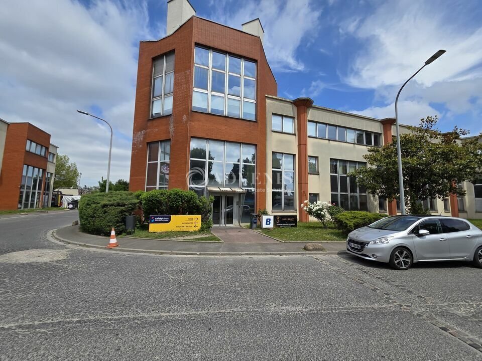 Office in La Courneuve to rent Building Photo- Image 1 of 8