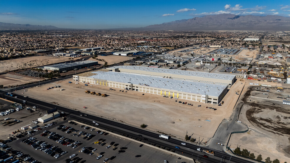 298 N Commerce St, North Las Vegas, NV for rent - Building Photo - Image 3 of 7