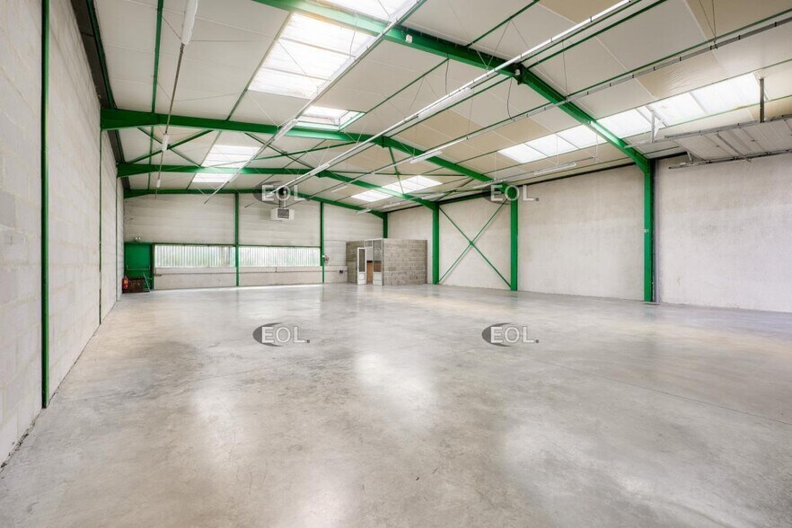 Industrial in Saint-Genis-Laval to rent - Interior Photo - Image 3 of 11