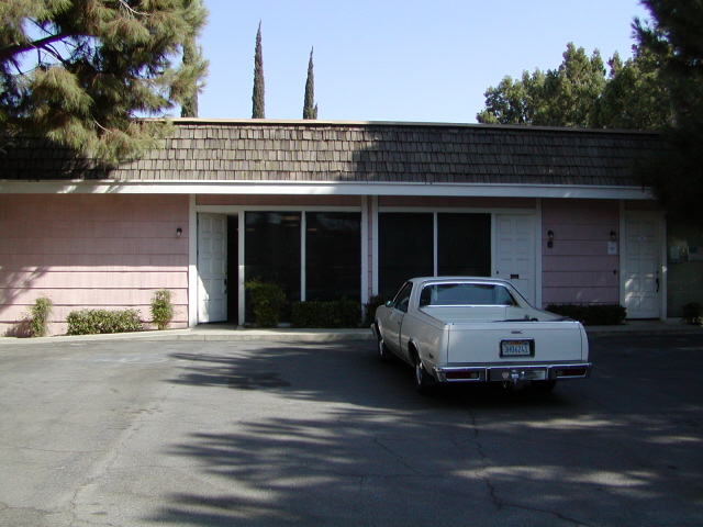 306 N Conyer St, Visalia, CA for sale - Primary Photo - Image 1 of 7