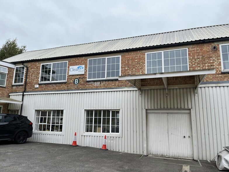Copyground Ln, High Wycombe to rent - Building Photo - Image 3 of 23