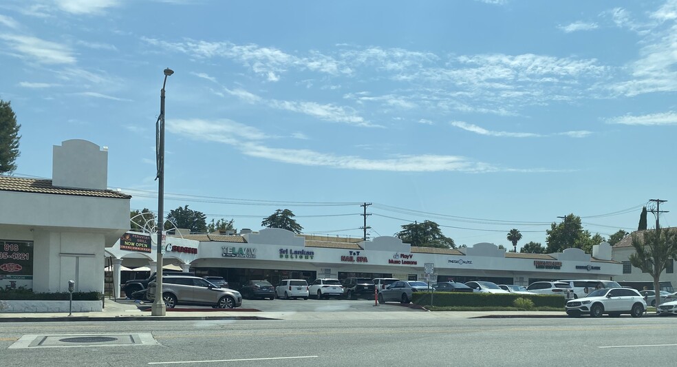 19000-19030 Ventura Blvd, Tarzana, CA for rent - Building Photo - Image 1 of 1