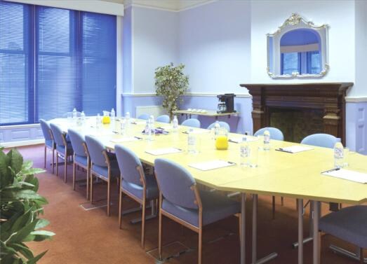 Bletchingley Rd, Nutfield to rent - Interior Photo - Image 3 of 8