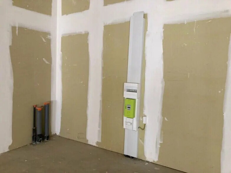 Retail in Magnanville for sale - Building Photo - Image 2 of 11