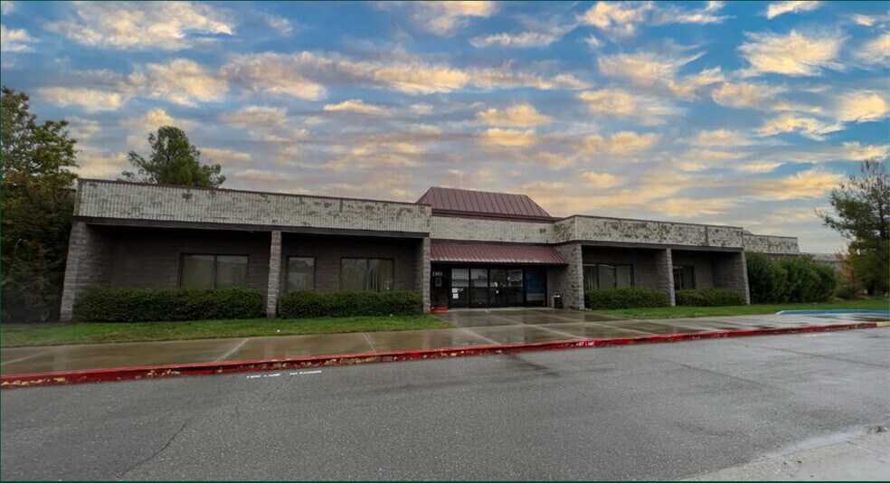 1101 Twin View Blvd, Redding, CA for sale - Building Photo - Image 1 of 30