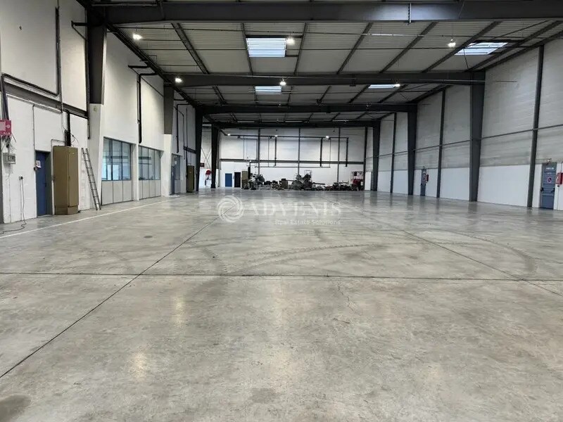 Light Industrial in La Courneuve to rent Building Photo- Image 1 of 7