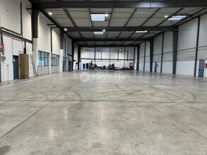 Light Industrial in La Courneuve to rent Building Photo- Image 1 of 7