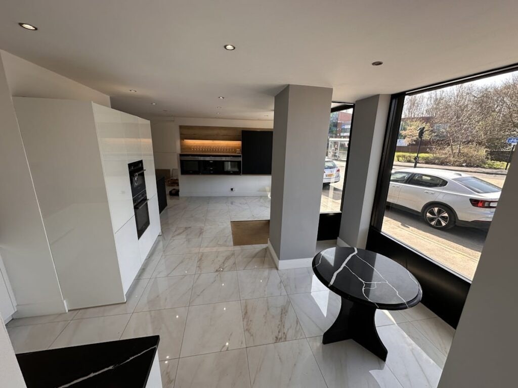 265-273 Main Rd, Sheffield to rent Interior Photo- Image 1 of 2