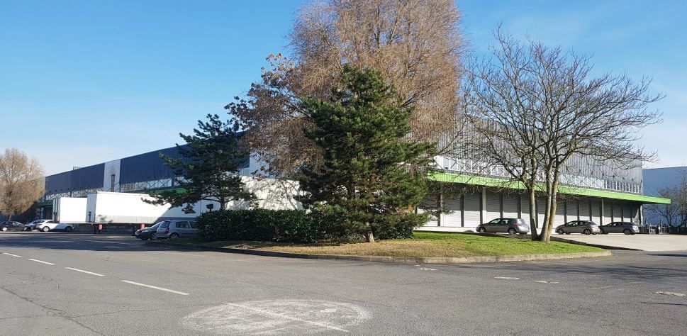 Industrial in SAINT-OUEN-L'AUMONE to rent - Building Photo - Image 1 of 5