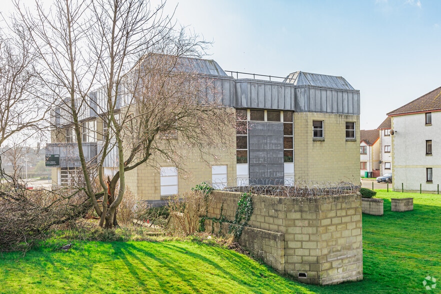 1 Bothwell St, Dunfermline to rent - Building Photo - Image 2 of 3