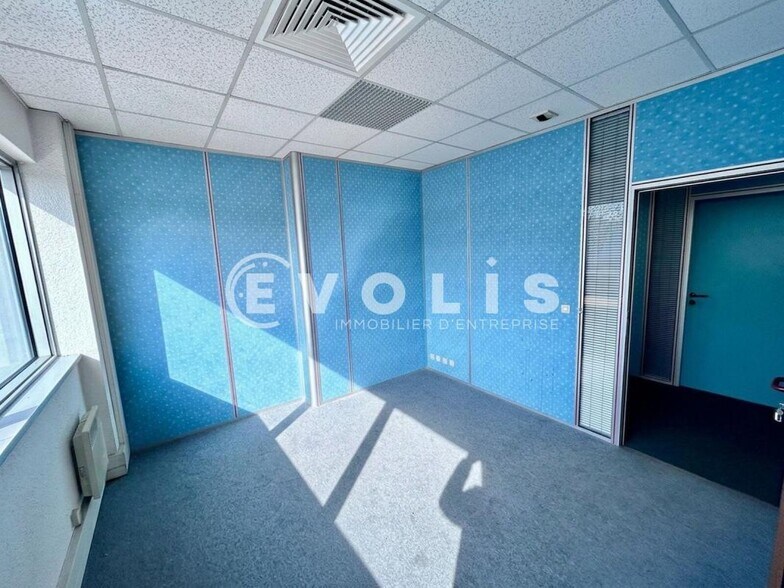 Office in Grigny for sale - Interior Photo - Image 2 of 6