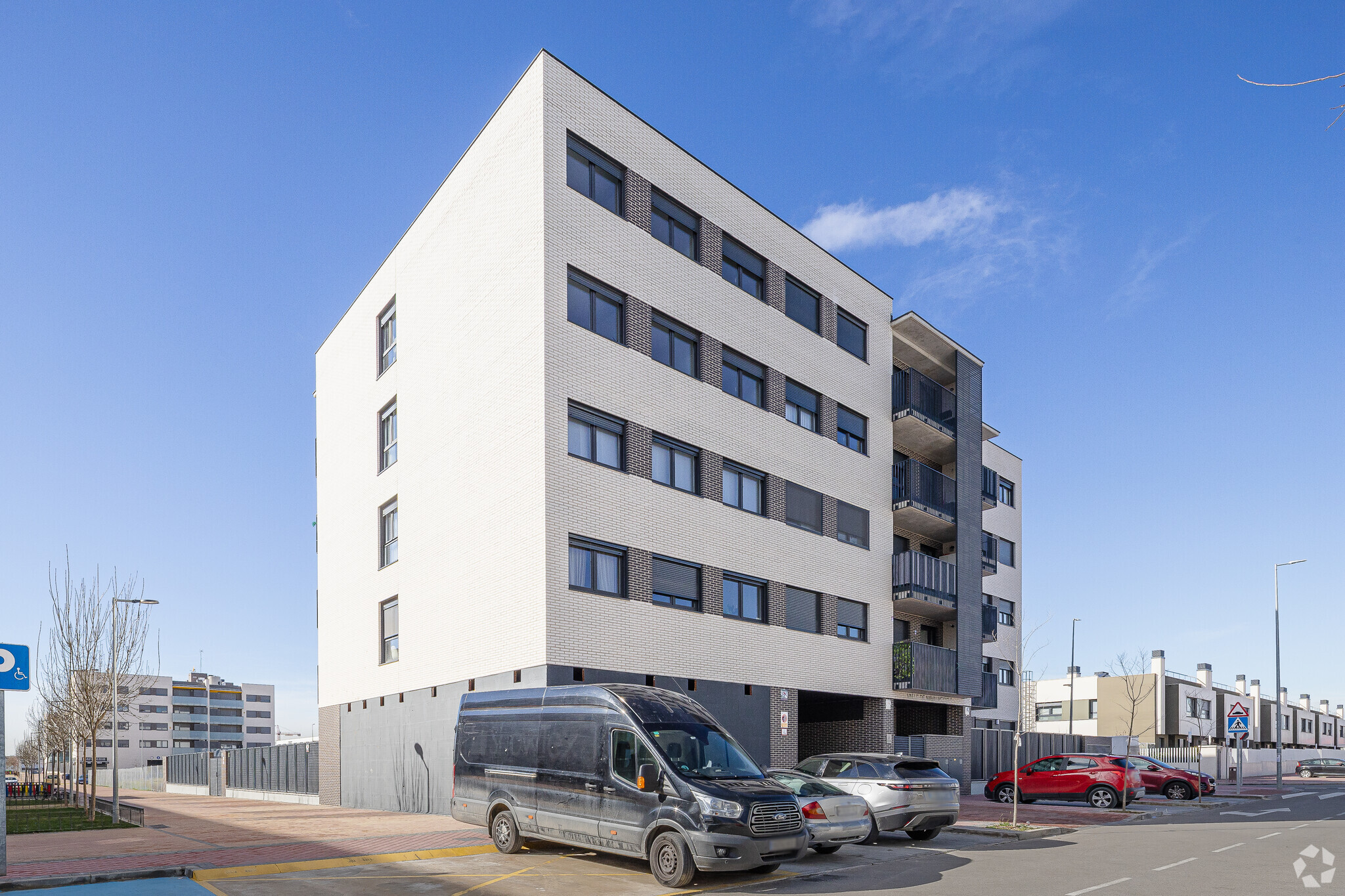 Retail in Torrejón de Ardoz, Madrid to rent Primary Photo- Image 1 of 3