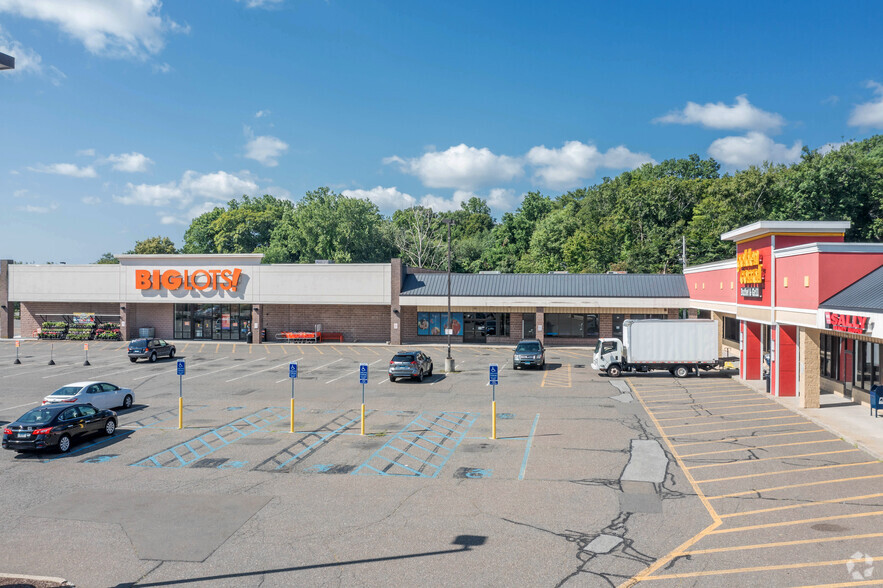 49-98 Turnpike Sq, Milford, CT for rent - Primary Photo - Image 1 of 6