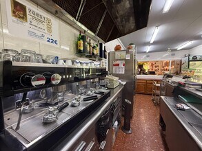 Retail in Castelldefels, Barcelona to rent Interior Photo- Image 2 of 12