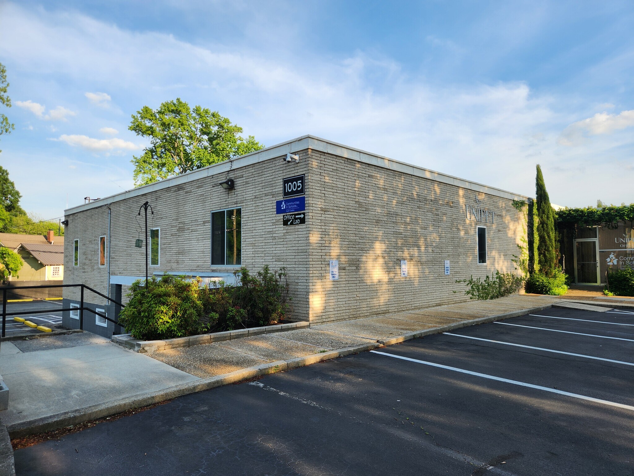 1005 W Bramlett Rd, Greenville, SC to rent Building Photo- Image 1 of 4