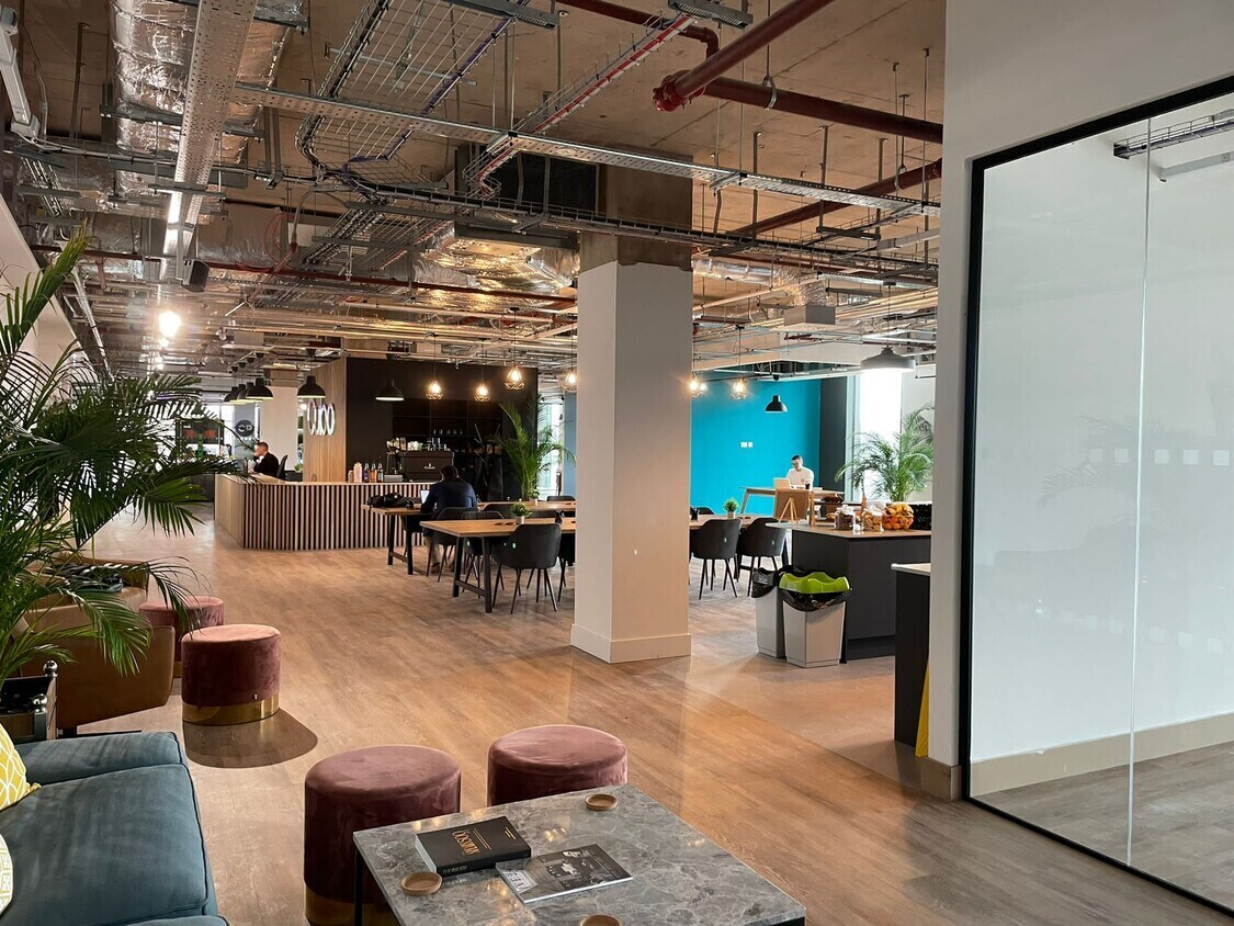 Chamberlain Sq, Birmingham to rent Building Photo- Image 1 of 9