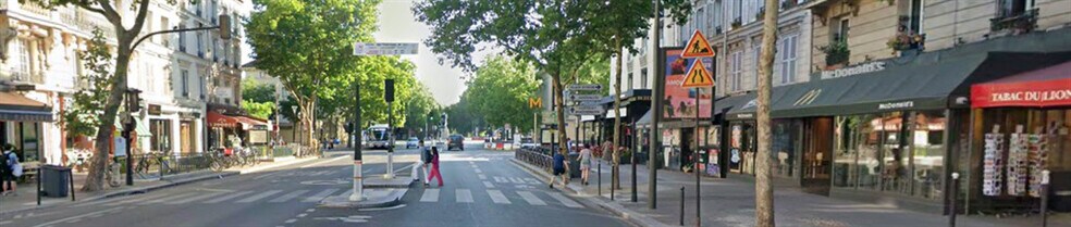 Retail in Paris to rent - Building Photo - Image 2 of 2