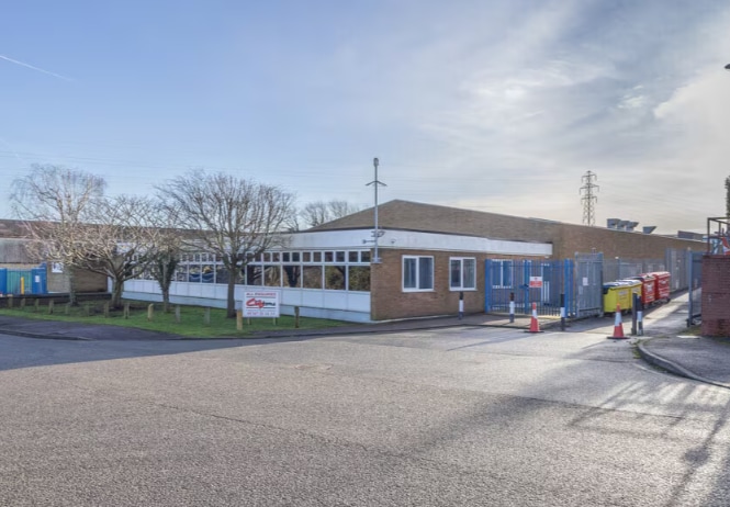 12-14 Edmonds Close, Wellingborough to rent - Building Photo - Image 3 of 3