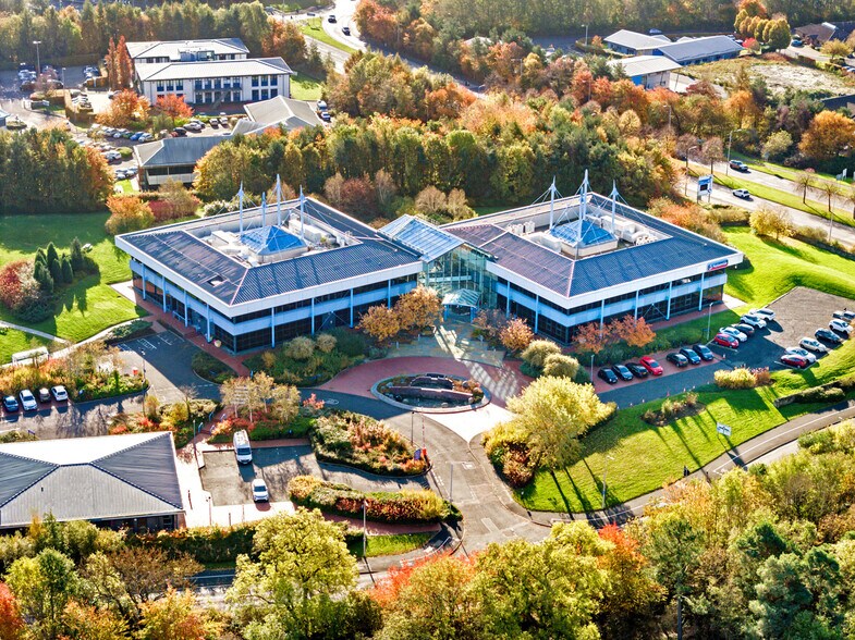 Carnegie Av, Dunfermline for sale - Primary Photo - Image 1 of 12